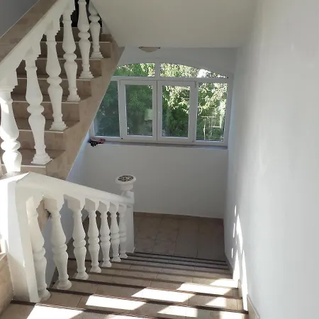 Lovely House: Family-friendly Retreat With Pool And Playground Holiday home