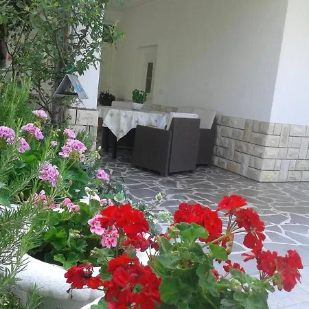 Lovely House: Family-friendly Retreat With Pool And Playground
