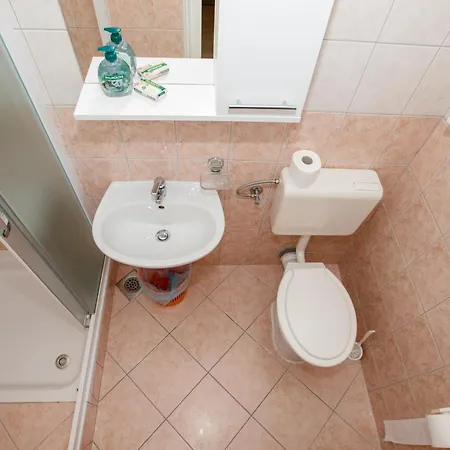 Lovely House: Family-friendly Retreat With Pool And Playground Palit