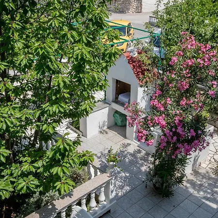 Lovely House: Family-friendly Retreat With Pool And Playground * Palit
