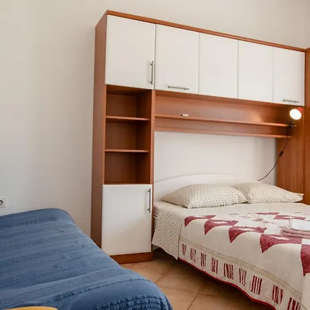 Lovely House: Family-friendly Retreat With Pool And Playground Holiday home Palit