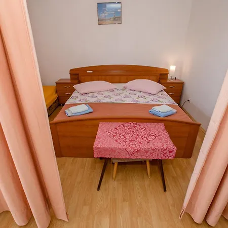 Lovely House: Family-friendly Retreat With Pool And Playground Holiday home *