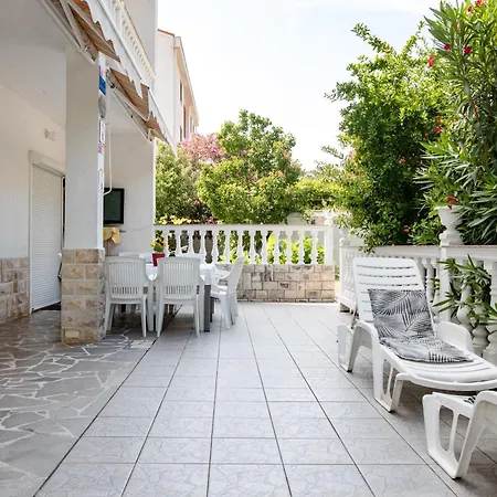 Lovely House: Family-friendly Retreat With Pool And Playground * Palit