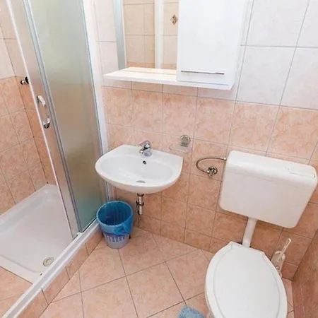 Lovely House: Family-friendly Retreat With Pool And Playground *