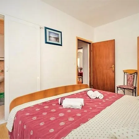 Lovely House: Family-friendly Retreat With Pool And Playground