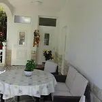 Lovely House: Family-friendly Retreat With Pool And Playground Palit