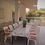 Lovely House: Family-friendly Retreat With Pool And Playground Palit