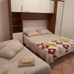 Lovely House: Family-friendly Retreat With Pool And Playground Palit