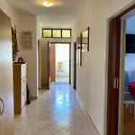 Lovely House: Family-friendly Retreat With Pool And Playground Palit