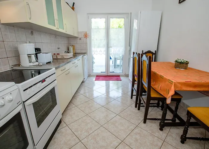 Holiday home Lovely House: Family-friendly Retreat With Pool And Playground Palit