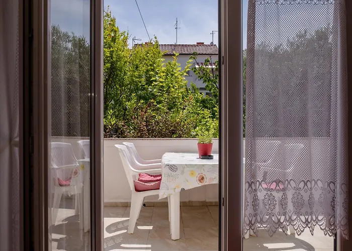 Lovely House: Family-friendly Retreat With Pool And Playground Holiday home Palit