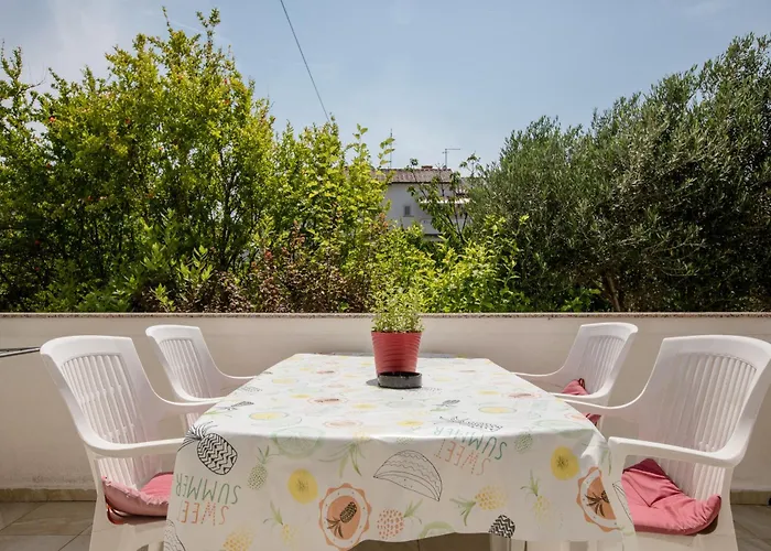 Lovely House: Family-friendly Retreat With Pool And Playground Holiday home *