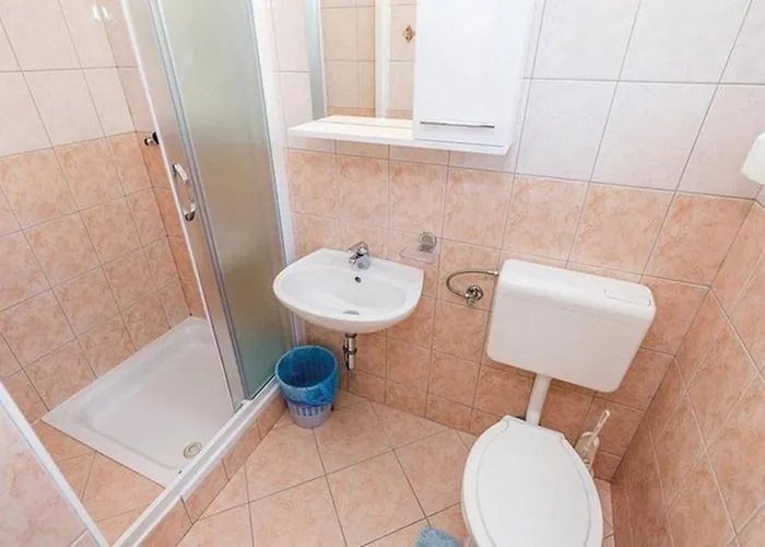 Lovely House: Family-friendly Retreat With Pool And Playground *