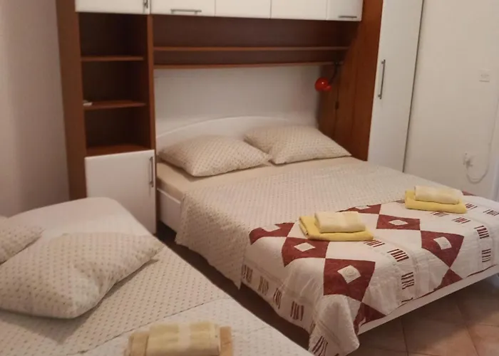 Lovely House: Family-friendly Retreat With Pool And Playground Palit